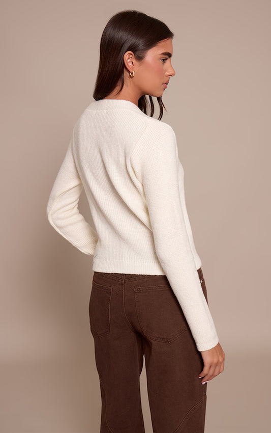 PLT - CARDIGAN EN MAILLE TRICOT CRÈME BOUTONS ASYMETRIQUES