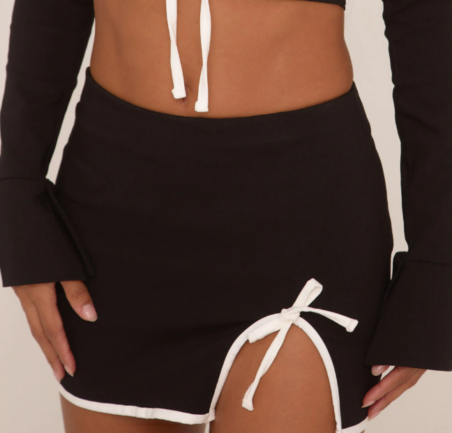 Contrast Trim Mini Skirt In Black