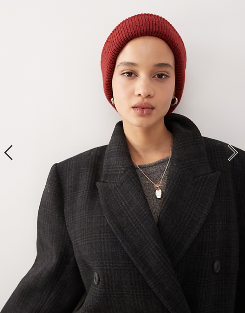 Monki ribbed beanie hat in burgundy
