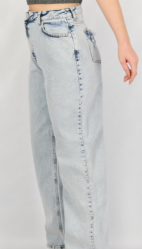 NA-KD Regular Fit Distressed Pocket Detail