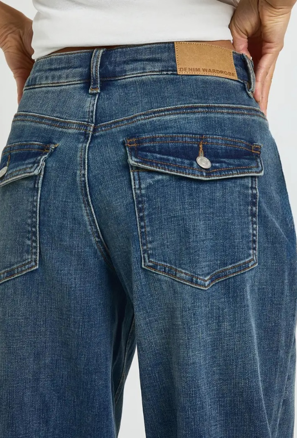 boohoo Petite Mid Waist Y2K Wide Leg Jean
