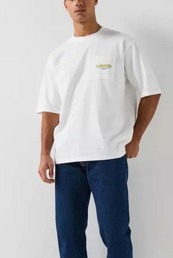 Levi’s Back Graphic Pocket Loose Fit T-Shirt