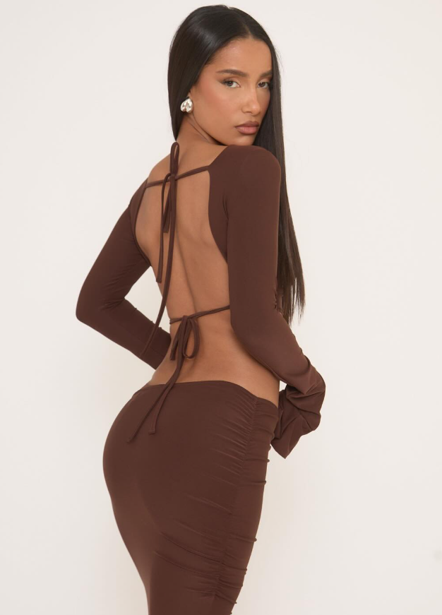 SHORT SLEEVE ASYMMETRIC RUCHED DETAIL TOP & Cut out waist Skirt IN BROWN