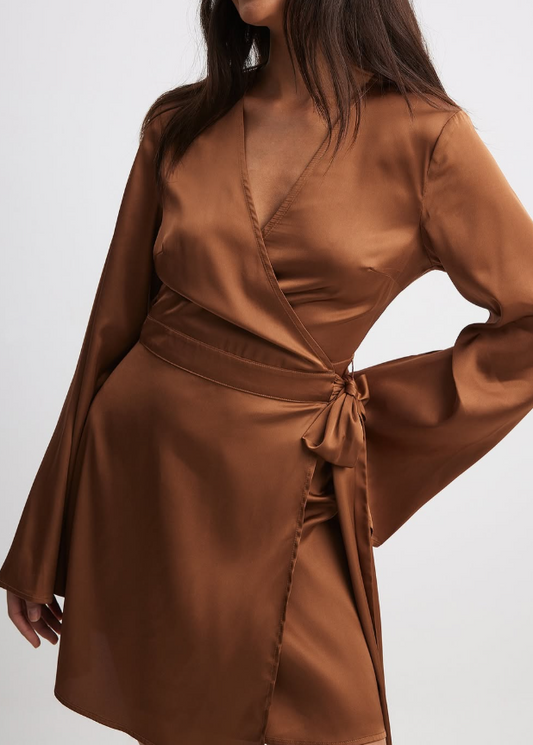 NA-KD - Tie Waist Flowy Mini Dress