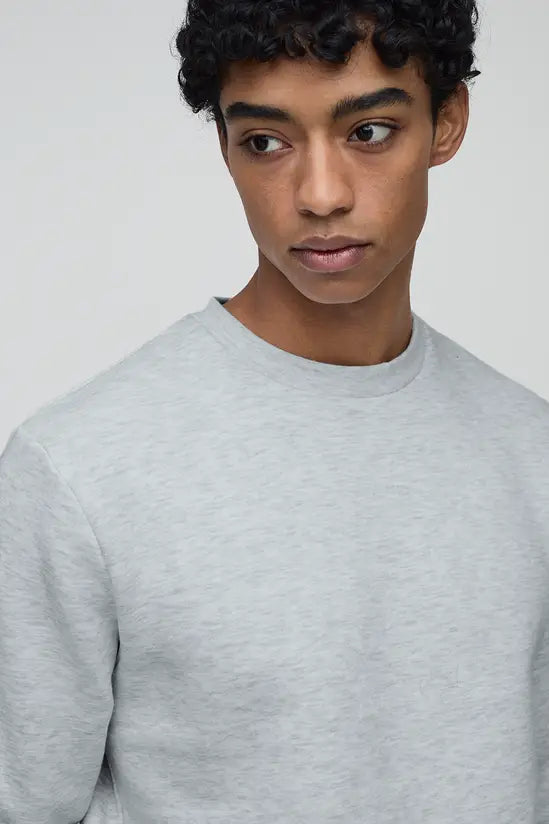 boohooMAN Essential Regular Fit Crew Neck Sweatshirt