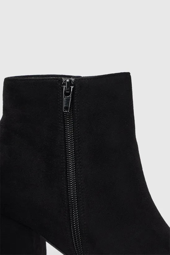 Wallis - Wide Fit Abbey Pointed Ankle Boots
