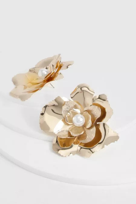 Oversized Pearl Detail Flower Earrings