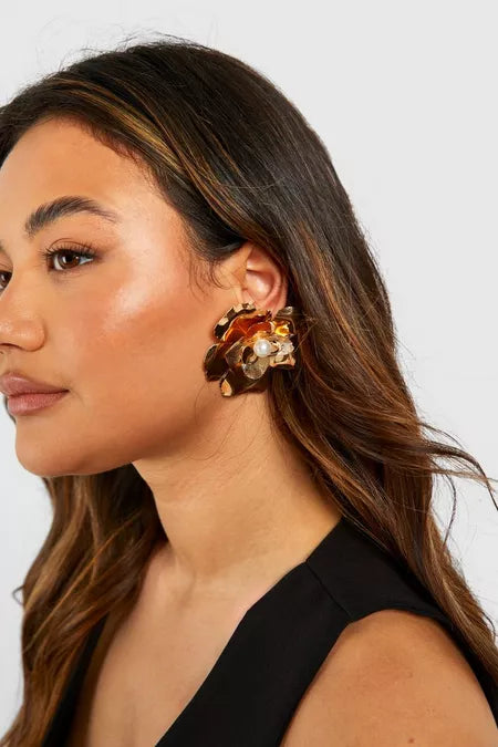 Oversized Pearl Detail Flower Earrings