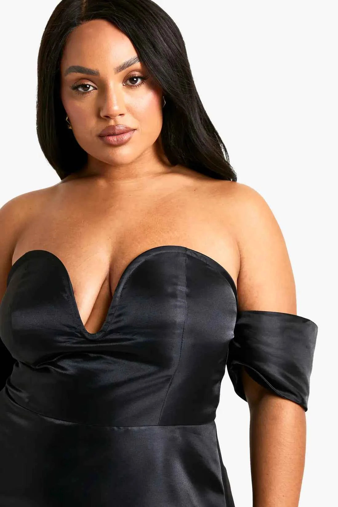 Boohoo - Plus Drop Shoulder V Plunge Skater Dress