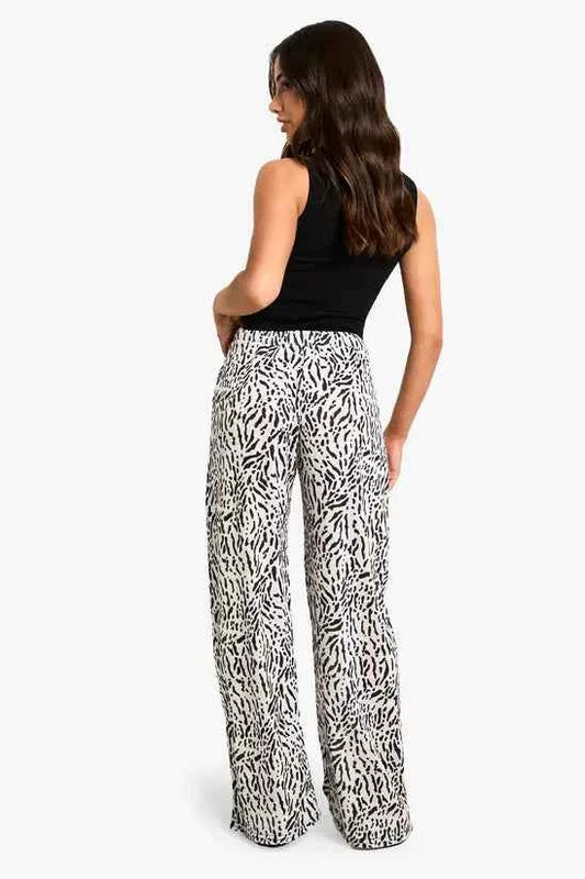Boohoo - Petite Leopard Wide Leg Trousers