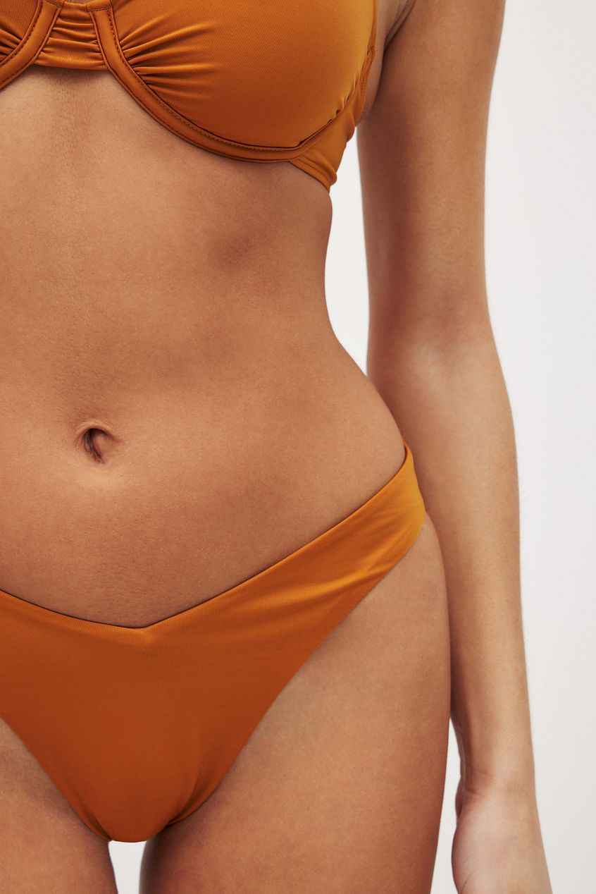 Na-kd Shiny V-Cut Bikini Panty