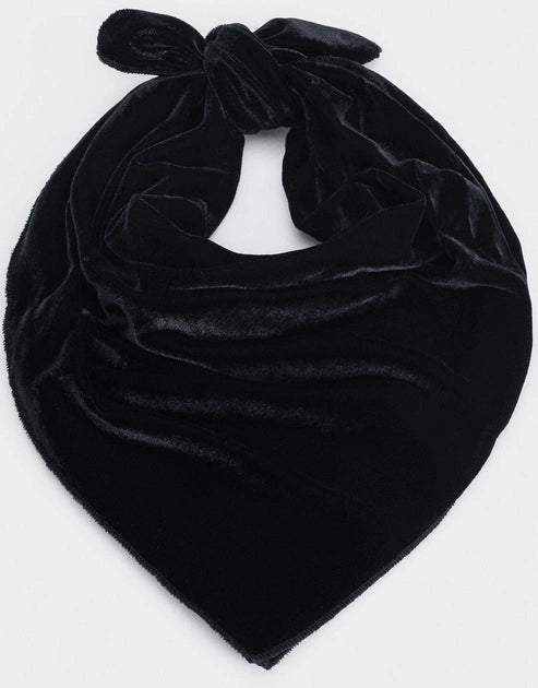 Women’s black scarf