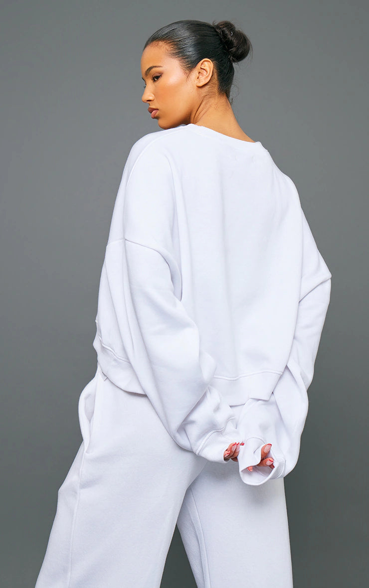 WHITE BOXY OVERSIZED SWEATSHIRT