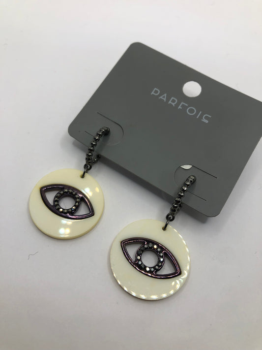 Round eye earrings