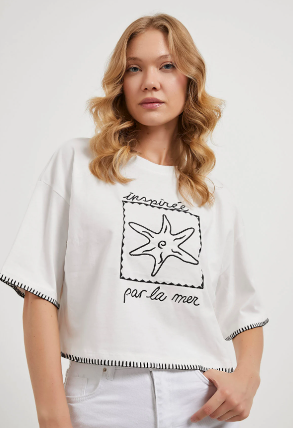 Stradivarius - emboridery cropped t shirt