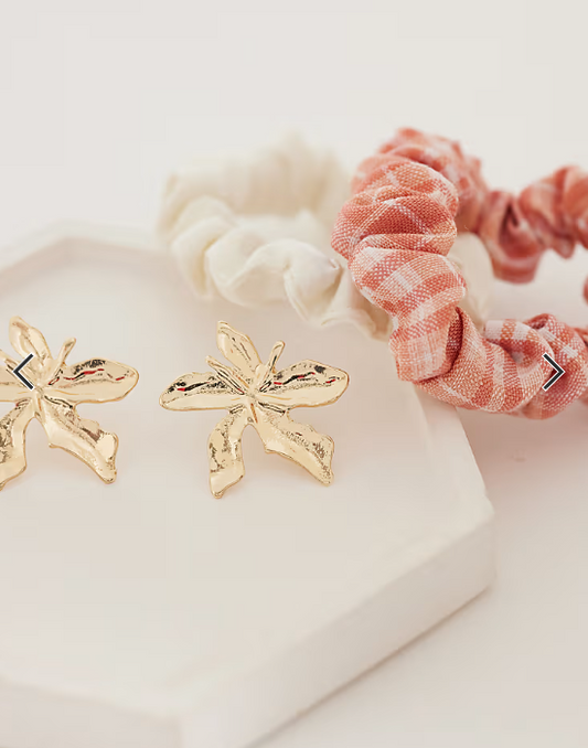 ONLY tropical flower earrings in gold