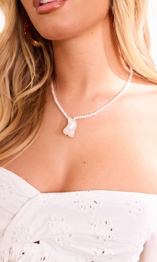 Pearl Opaque Shell Detail Necklace