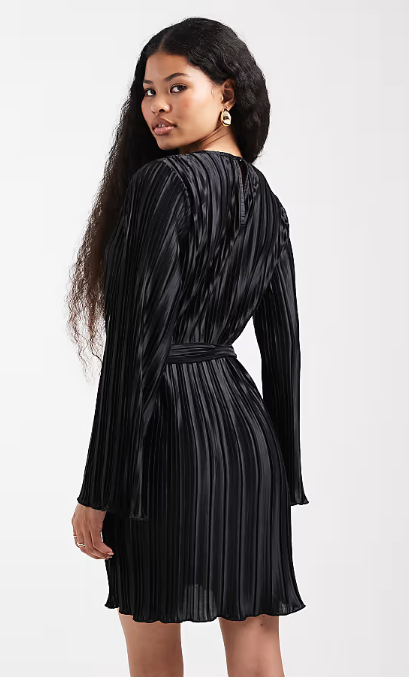 Asos - Vero Moda Petite tie waist plisse mini dress in black