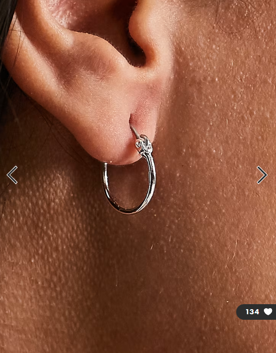 Pieces exclusive small hoops in plated sterling silver