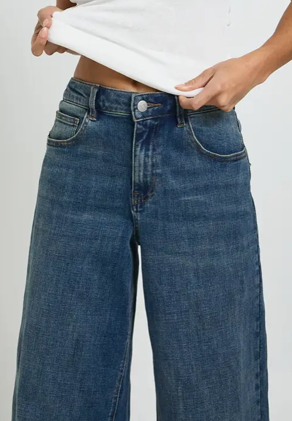 boohoo Petite Mid Waist Y2K Wide Leg Jean
