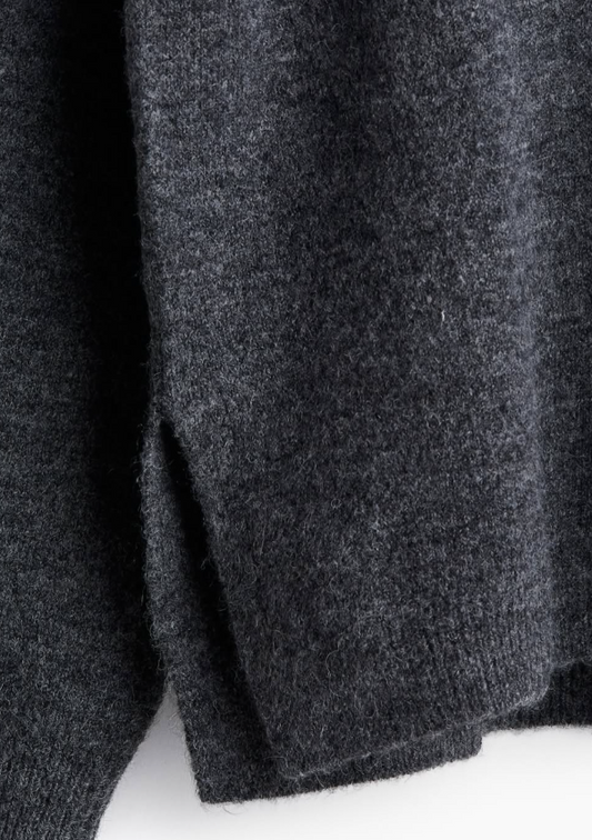 H&M - MAMA SLIT-HEM JUMPER H&M