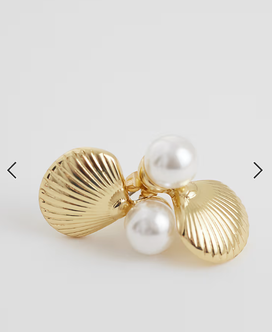 Pieces pearl and shell earrings in gold tone