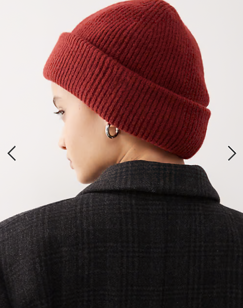 Monki ribbed beanie hat in burgundy