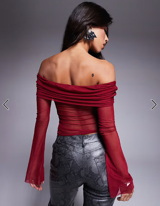 Top burdeos con escote Bardot asimétrico y manga acampanada de malla de ASOS DESIGN
