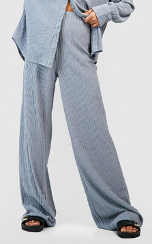 Boohoo - Crinkle Relaxed Fit Wide Leg Trousers