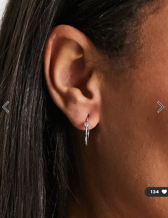 Pieces exclusive small hoops in plated sterling silver