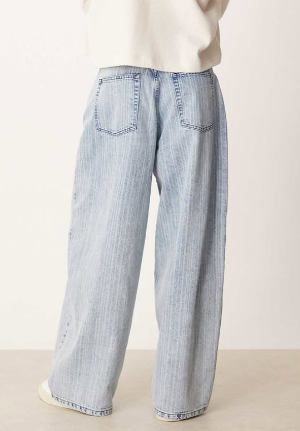 Asos - oversized baggy jeans in mid wash blue