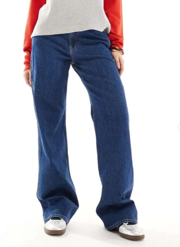 Tommy Jeans. -Mia Mid Rise Relaxed Straight Carpenter Jeans
