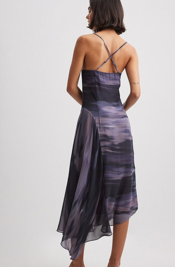 NA-KD - Waterfall Seam Detail Midi Dress