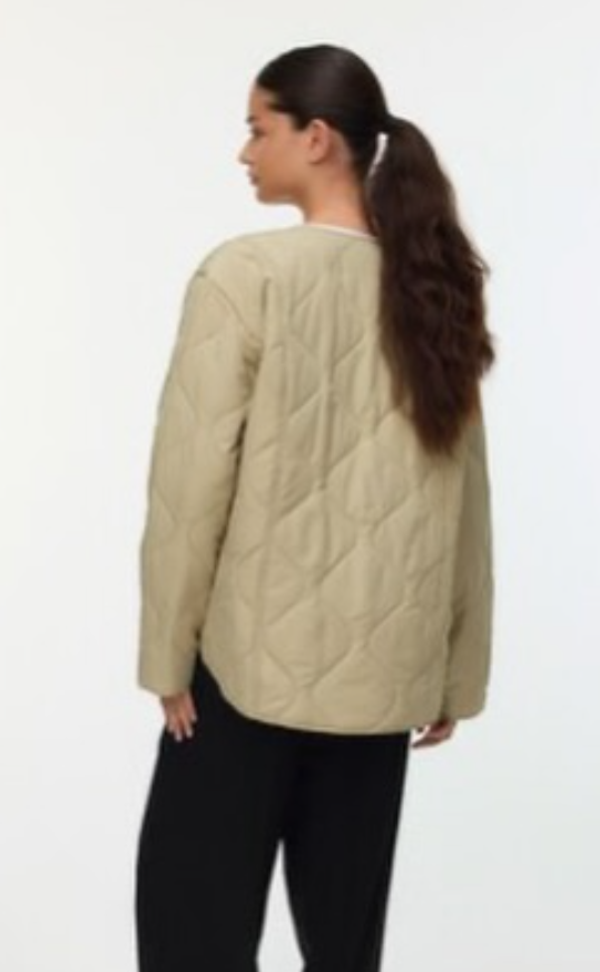 Vero Moda -onion quilted shorg jacket with pockets in beige