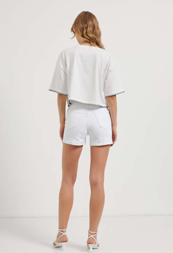 Stradivarius - emboridery cropped t shirt