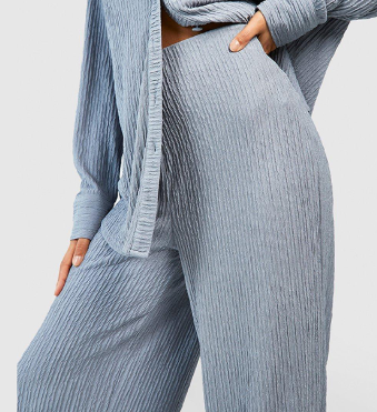 Boohoo - Crinkle Relaxed Fit Wide Leg Trousers