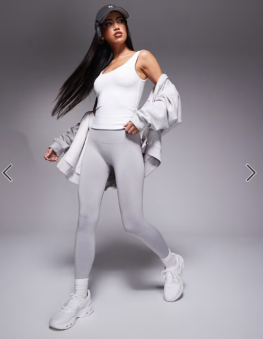 4505 scoop neck slightly cropped training vest in white