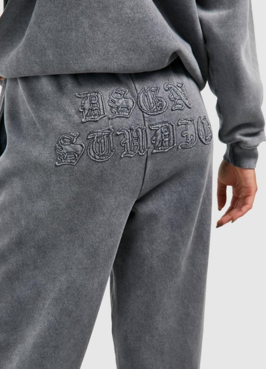 Boohoo - Dsgn Studio Self Fabric Applique Washed Wide Leg Jogger - charcoal