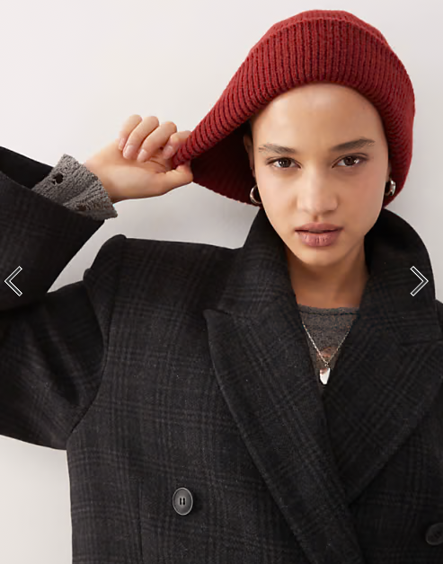 Monki ribbed beanie hat in burgundy