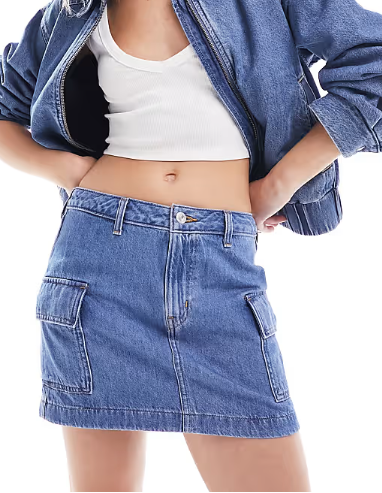 Levi's mini cargo denim skirt in mid blue