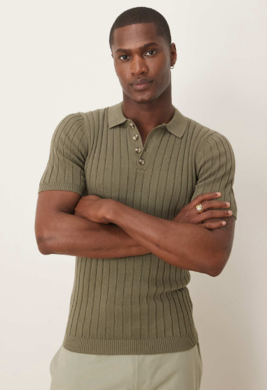ASOS DESIGN - Polo attillata in maglia a coste kaki