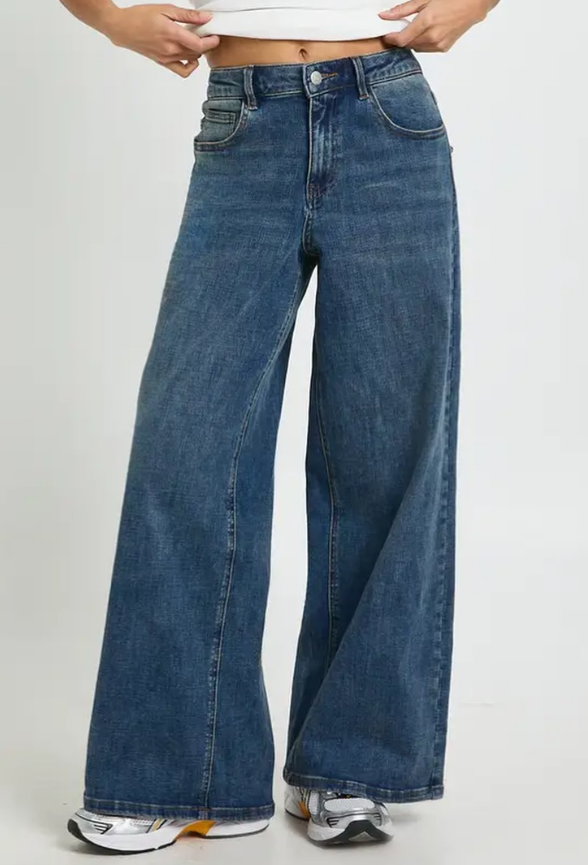 boohoo Petite Mid Waist Y2K Wide Leg Jean