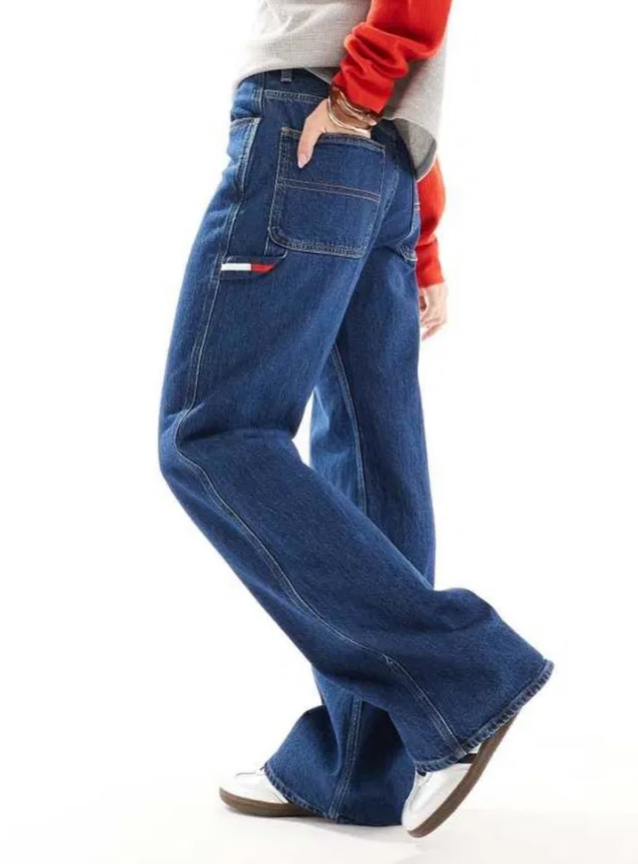 Tommy Jeans. -Mia Mid Rise Relaxed Straight Carpenter Jeans