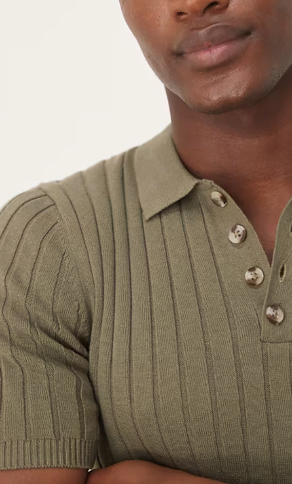 ASOS DESIGN - Polo attillata in maglia a coste kaki