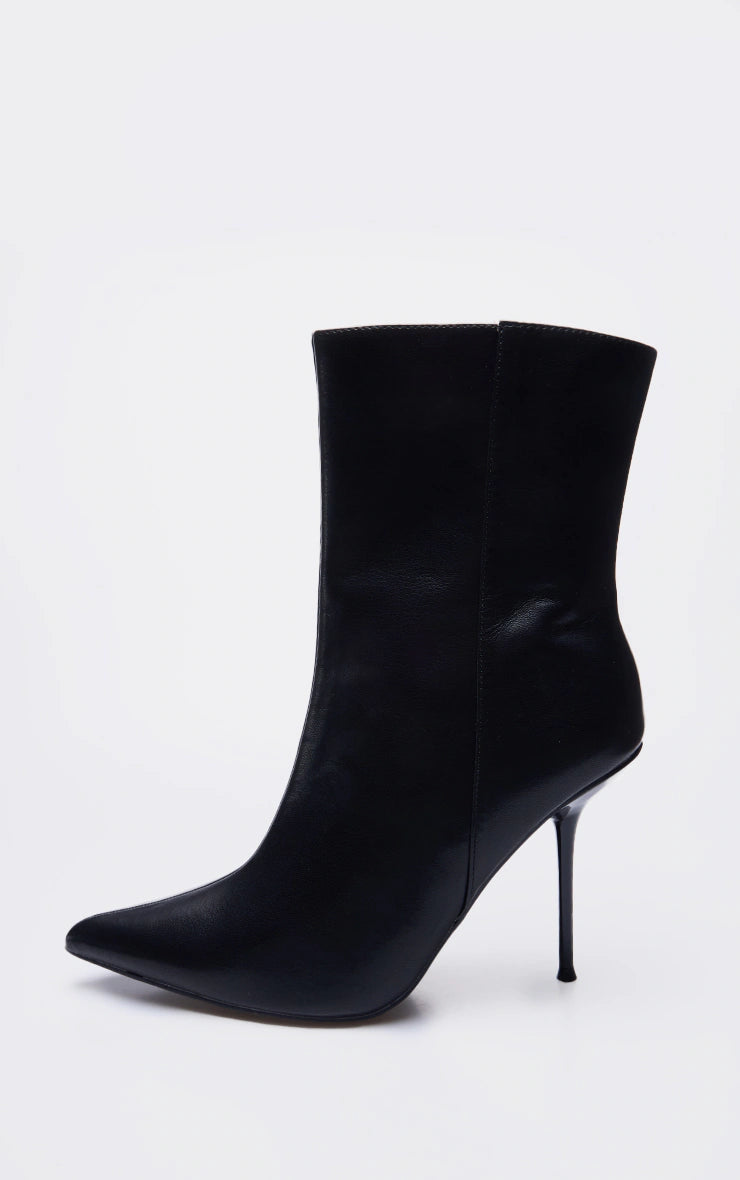 BLACK PU POINT TOE MID HEELED ANKLE BOOTS