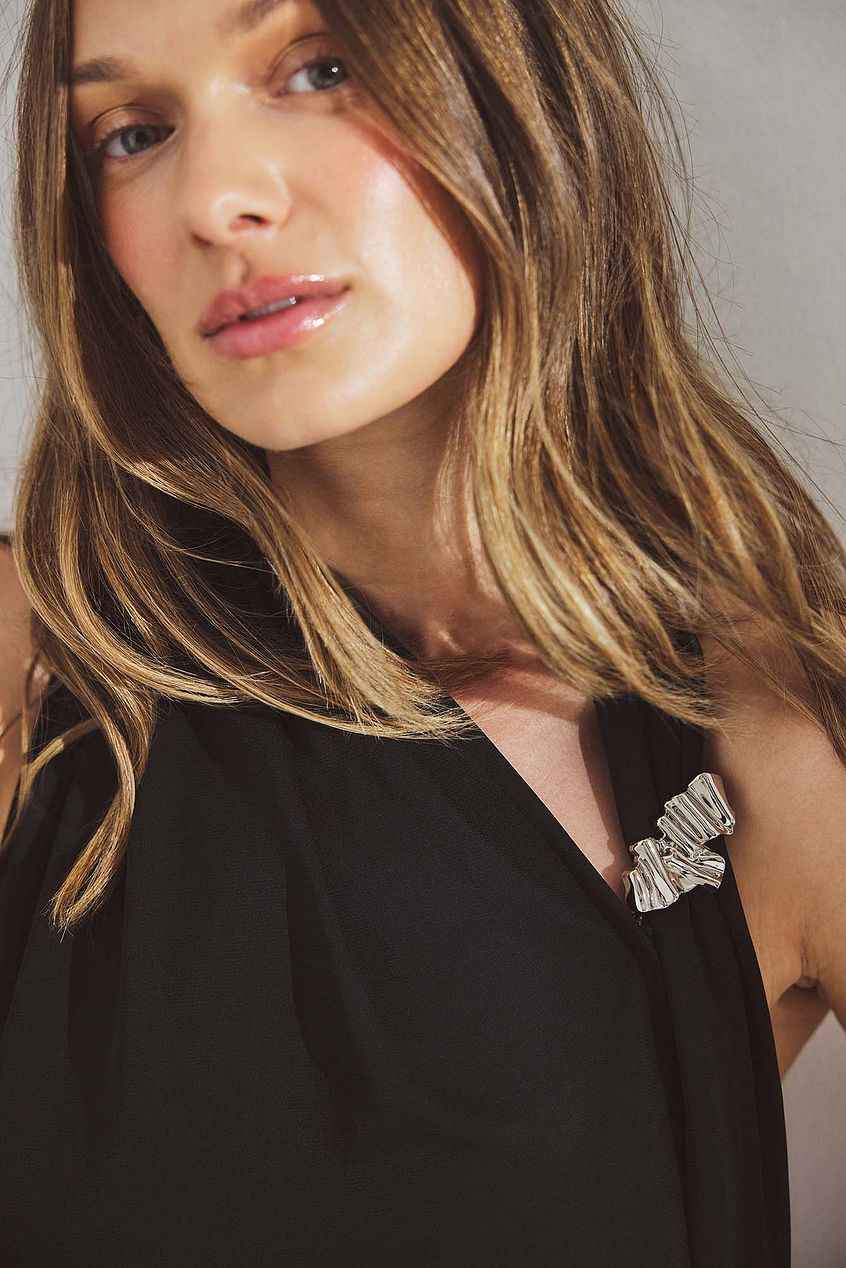 Na-kd Buckle Detail Top