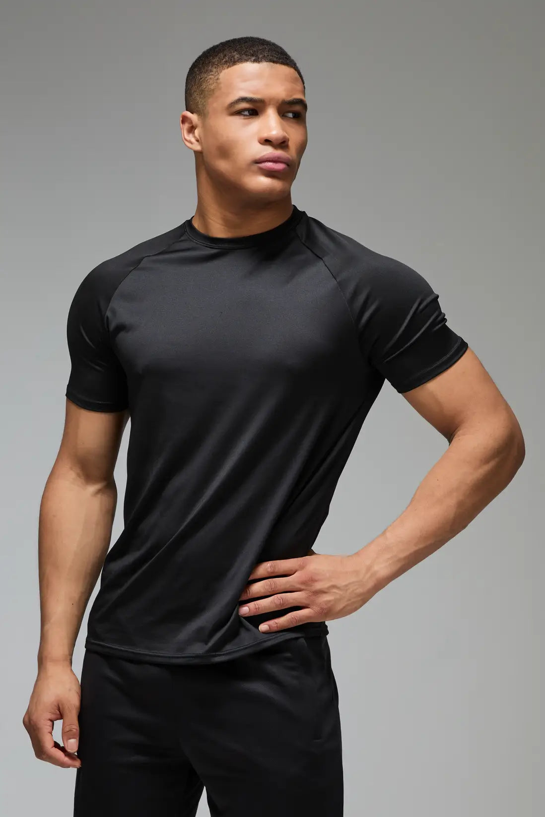 boohooMAN Man Active Lightweight Essentials Gym Regular Fit Raglan T-shirt