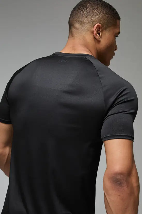 boohooMAN Man Active Lightweight Essentials Gym Regular Fit Raglan T-shirt