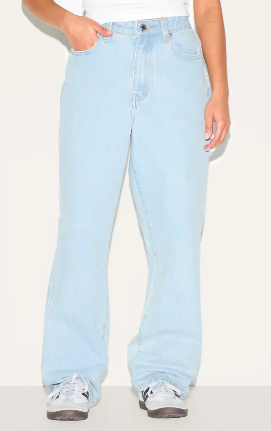 PRETTYLITTLETHING Petite Light Blue High Waist Straight Leg Jeans