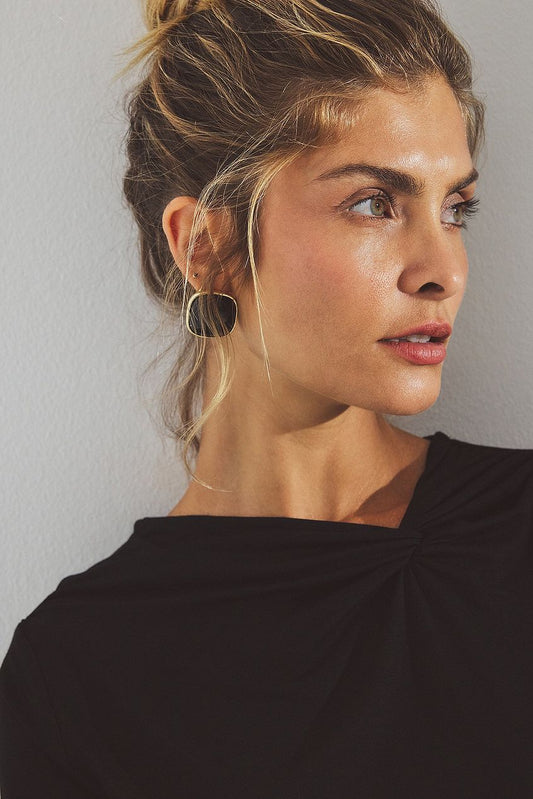 Na-kd Earrings with Gem Detail